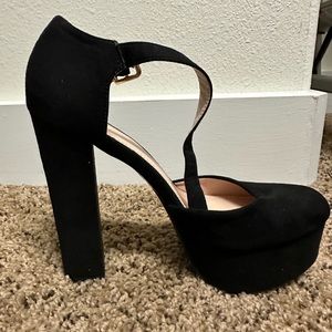 Black elegant soft platform heels